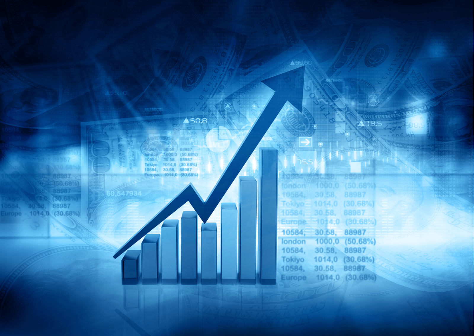 Sobre fundo azul com imagens desfocadas e mescladas de notas de dólar e planilhas de valores, está disposto um gráfico com índice de crescimento em blocos que se elevam da esquerda para direita e, sobre eles, há uma grande seta azul indicando esse avanço; exemplifica o que são os indicadores econômicos e financeiros.