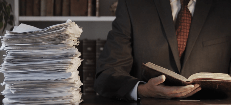 Papeis, livros e documentos para representar o CFO as a Service