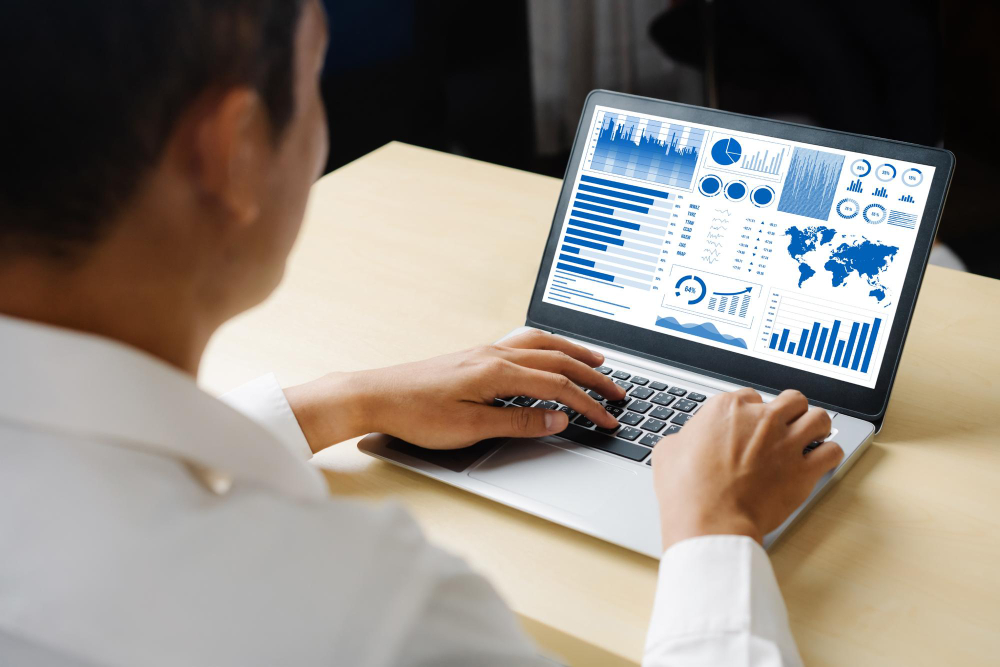 Foto análise de painel de dados de negócios por software de computador engenhoso para ilustrar assim artigo sobre dashboards financeiros e CFO as a Service